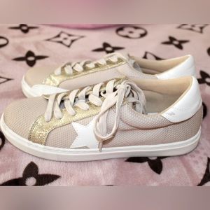 Star sneakers💫💛🤍